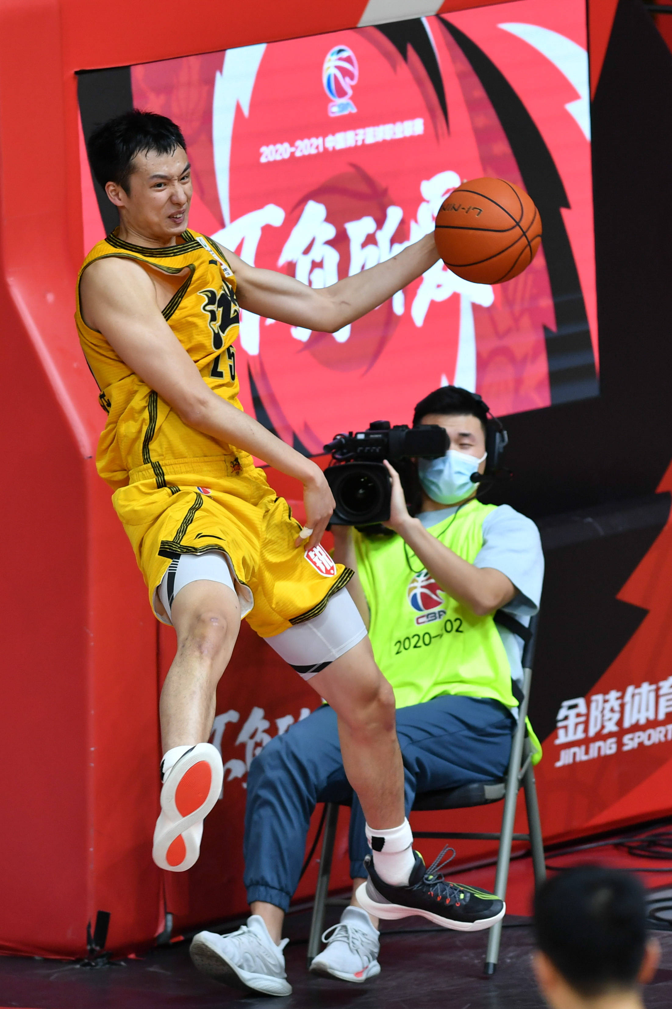 米乐体育官网首页-深圳男篮取得连胜，表现令人瞩目